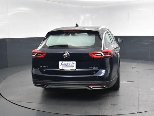 2018 Buick Regal TourX Essence