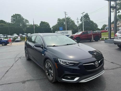 2018 Buick Regal TourX Essence