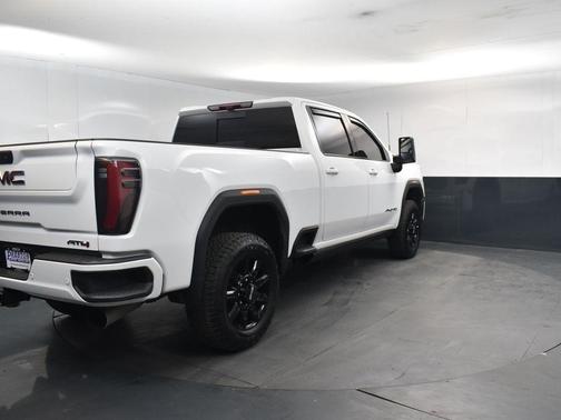 2025 GMC Sierra 2500 AT4