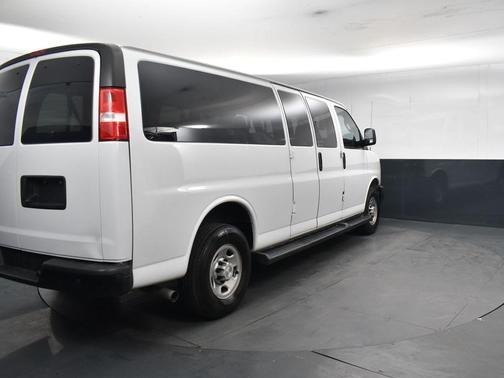2022 Chevrolet Express 3500 LS