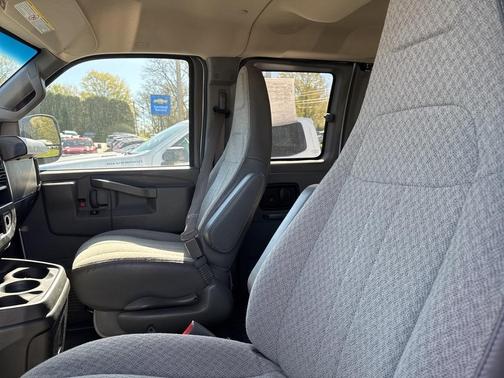 2022 Chevrolet Express 3500 LS