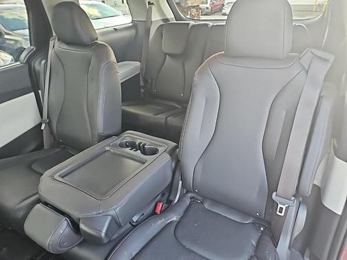 2023 Kia Carnival EX