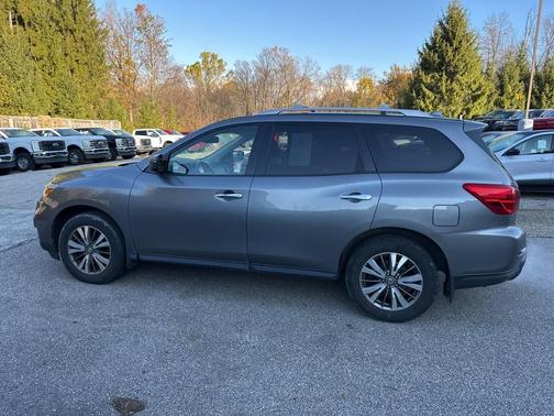 2020 Nissan Pathfinder SV