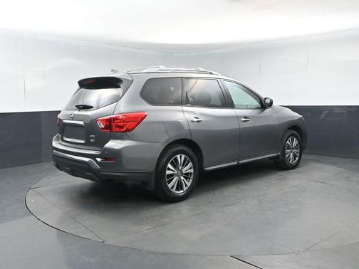 2020 Nissan Pathfinder SV