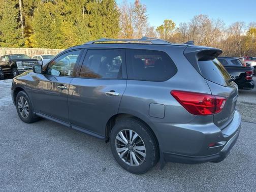 2020 Nissan Pathfinder SV