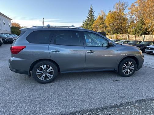 2020 Nissan Pathfinder SV
