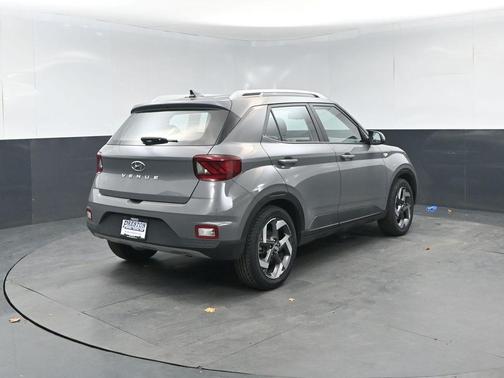 2021 Hyundai VENUE SEL