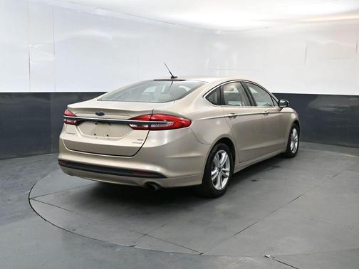 White Gold Metallic 2018 Ford Fusion SE