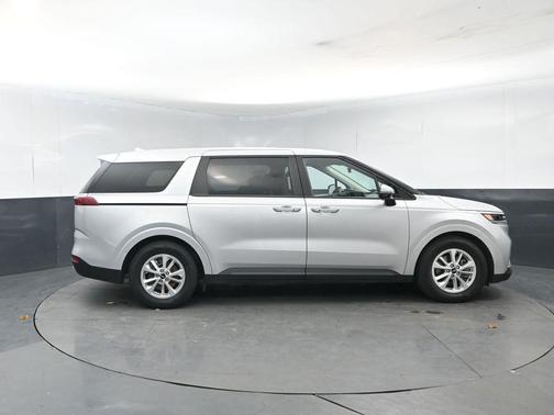 2022 Kia Carnival LXS