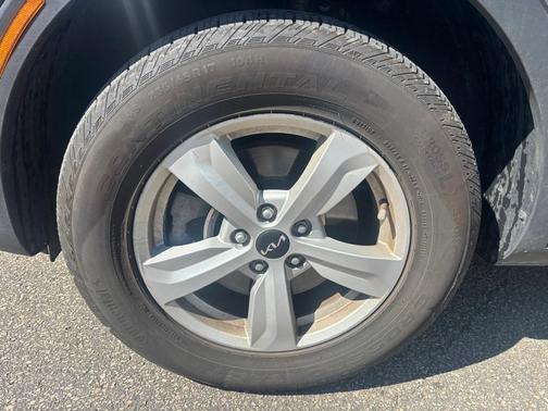 2022 Kia Sorento LX