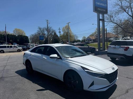 2023 Hyundai ELANTRA SEL