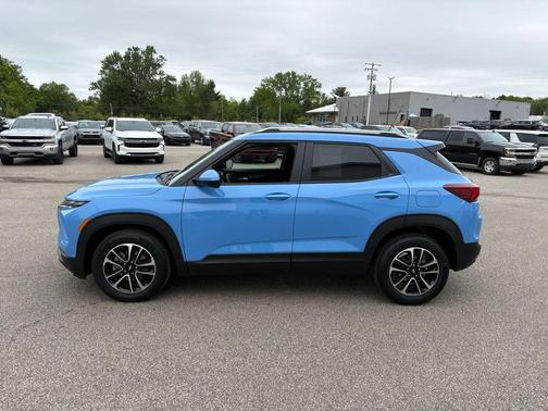 Fountain Blue 2024 Chevrolet Trailblazer LT