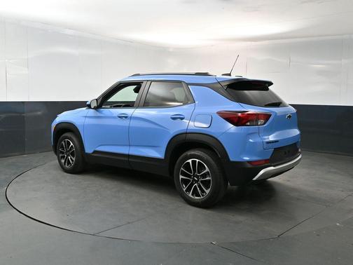 Fountain Blue 2024 Chevrolet Trailblazer LT