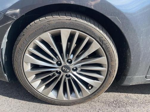 2017 Kia Cadenza SX Limited