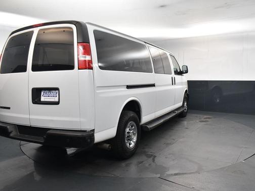 2022 Chevrolet Express 3500 LS