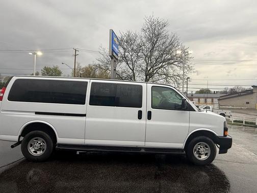 2022 Chevrolet Express 3500 LS