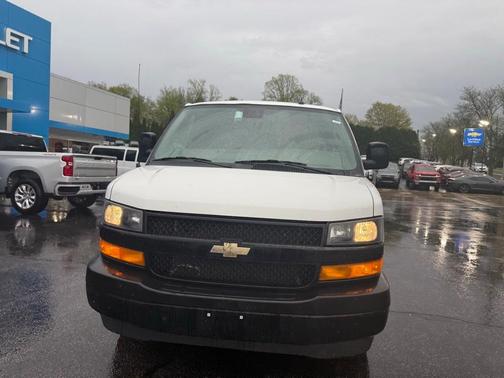 2022 Chevrolet Express 3500 LS