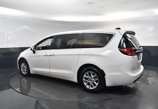 2023 Chrysler Pacifica Touring-L