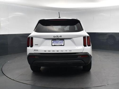 2022 Kia Sorento LX
