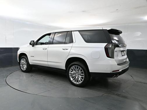 Iridescent Pearl Tricoat 2025 Chevrolet Tahoe High Country