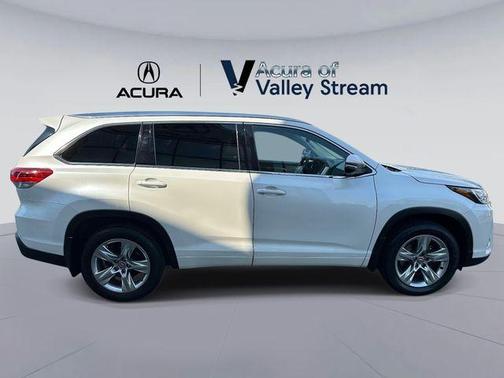 White 2019 Toyota Highlander Limited
