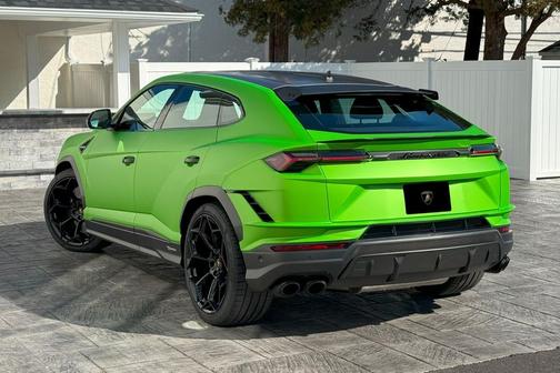 2024 Lamborghini Urus Performante