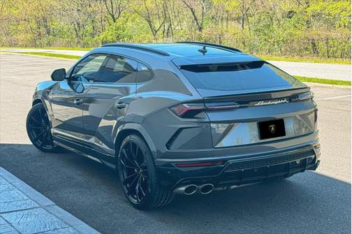 2022 Lamborghini Urus SUV