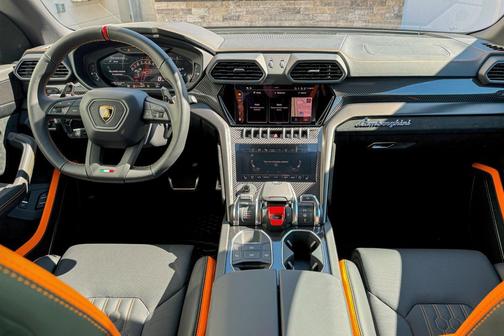2024 Lamborghini Urus Performante
