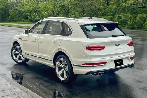 2025 Bentley Bentayga V8