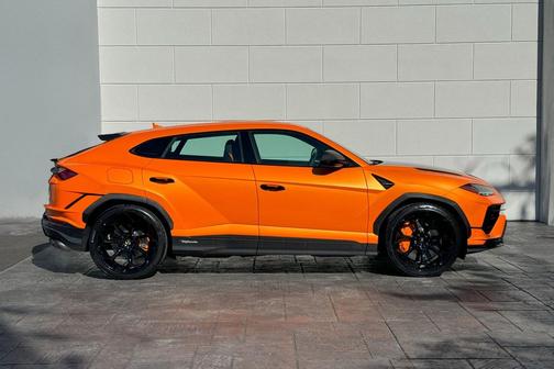 2024 Lamborghini Urus Performante