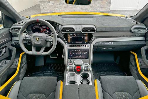 2024 Lamborghini Urus Performante