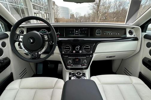 2023 Rolls-Royce Phantom Sedan