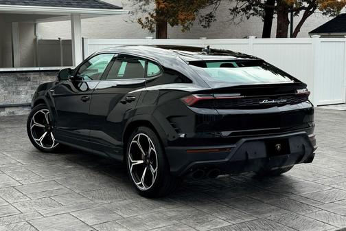 2025 Lamborghini Urus SE