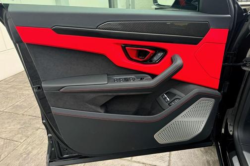 2025 Lamborghini Urus SE