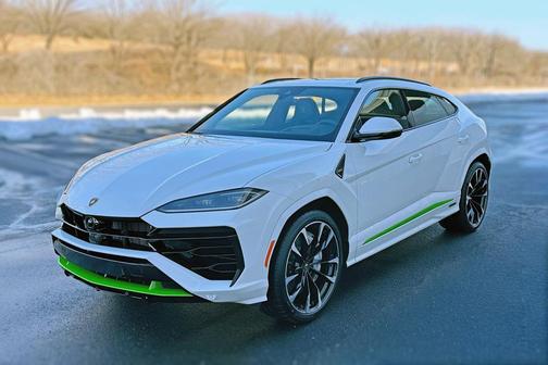 2025 Lamborghini Urus SE