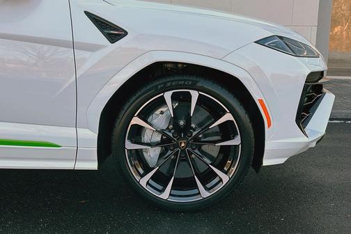 2025 Lamborghini Urus SE