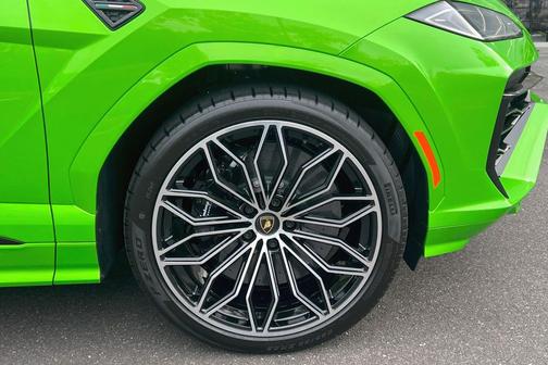 2025 Lamborghini Urus SE