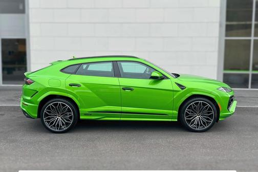 2025 Lamborghini Urus SE