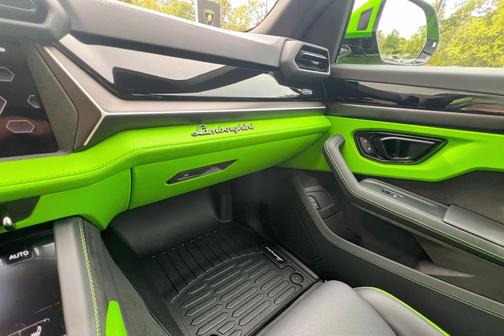 2025 Lamborghini Urus SE