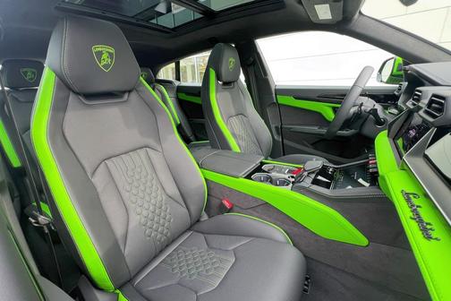 2025 Lamborghini Urus SE