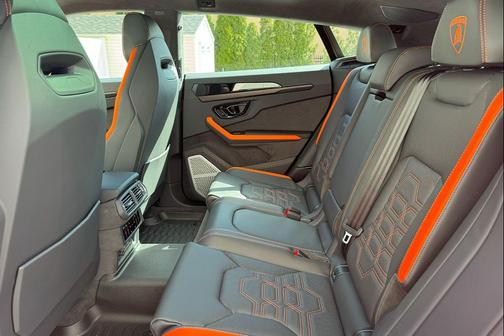 2025 Lamborghini Urus SE