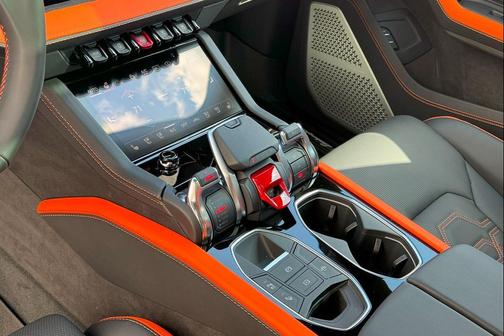 2025 Lamborghini Urus SE