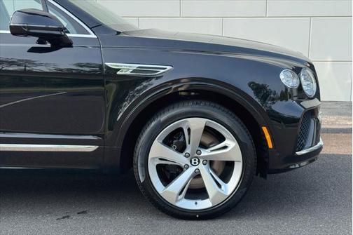 2025 Bentley Bentayga V8