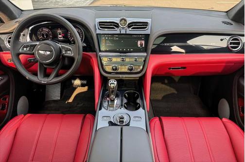 2025 Bentley Bentayga V8