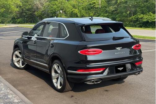 2025 Bentley Bentayga V8