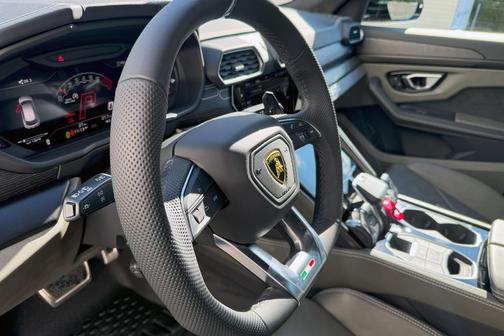 2024 Lamborghini Urus S