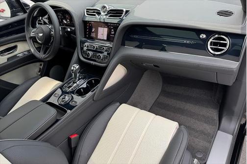 2025 Bentley Bentayga V8