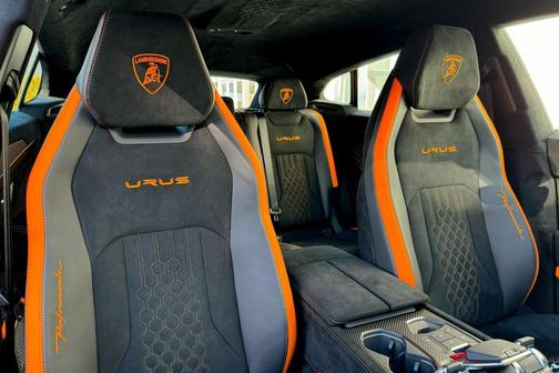 2024 Lamborghini Urus Performante