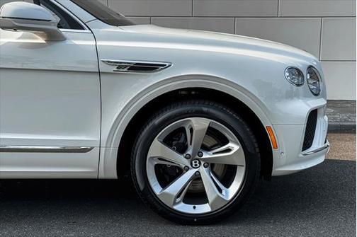 2025 Bentley Bentayga V8
