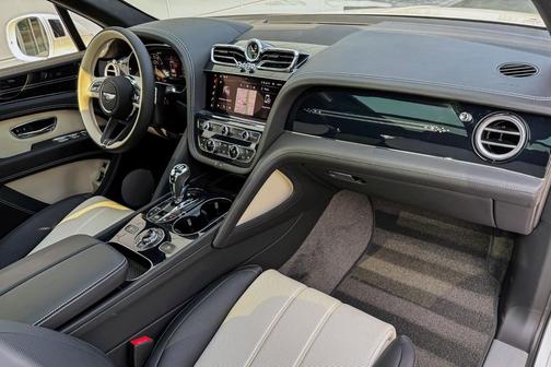 2025 Bentley Bentayga V8